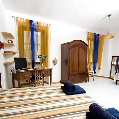 Domo Silvia E Paolo Vendégház Nuoro