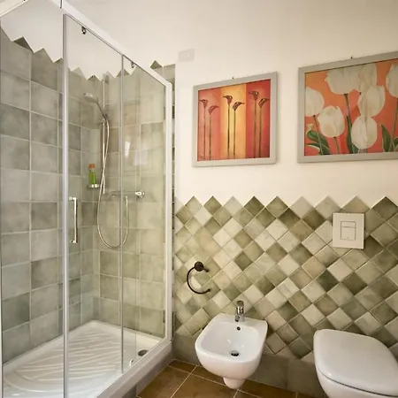 Domo Silvia E Paolo Affittacamere 3*