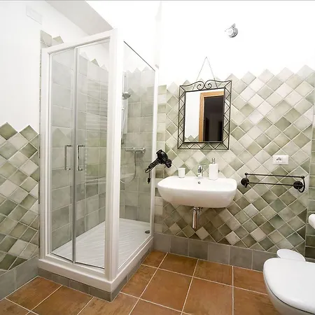 Domo Silvia E Paolo Affittacamere 3*